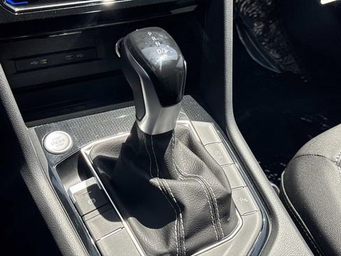New 2026 Volkswagen Taos SE FWD image 23