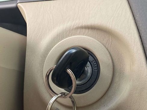 Used 2005 Toyota Solara SLE FWD image 28