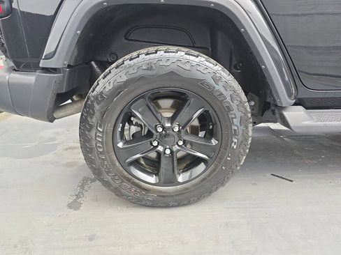 Used 2022 Jeep Wrangler Unlimited Sahara image 16