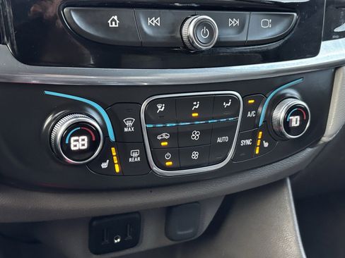 Used 2020 Chevrolet Traverse LT image 4