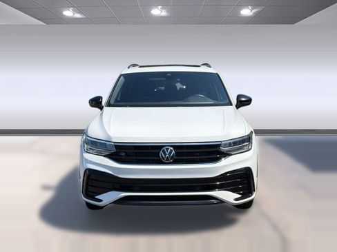 Used 2022 Volkswagen Tiguan SE R-Line AWD/4WD image 5