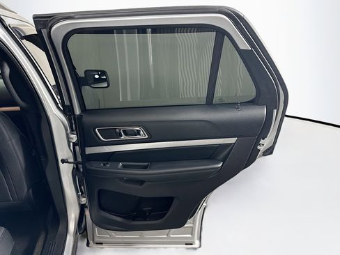 Used 2017 Ford Explorer XLT w/ Equipment Group 201A image 29