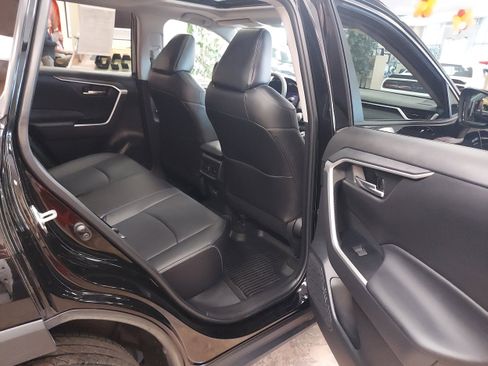 Used 2023 Toyota RAV4 XLE Premium image 23