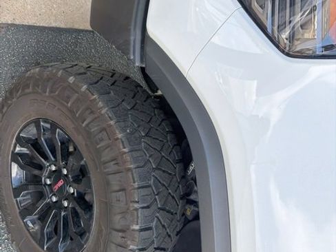 Used 2023 GMC Sierra 1500 AT4X image 2