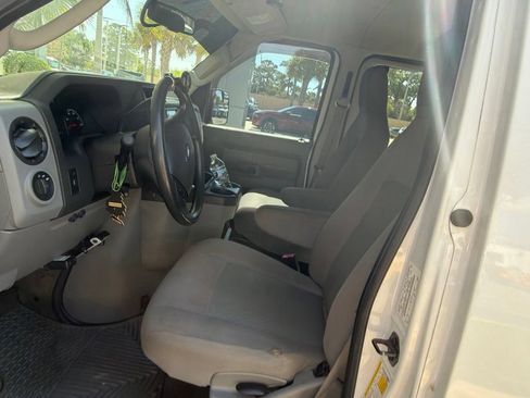 Used 2014 Ford E-350 and Econoline 350 XLT RWD image 5