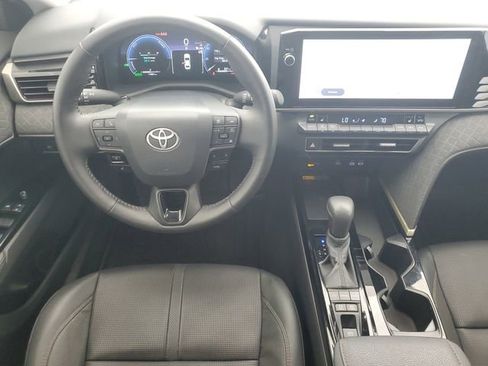 Used 2025 Toyota Camry XLE FWD image 17
