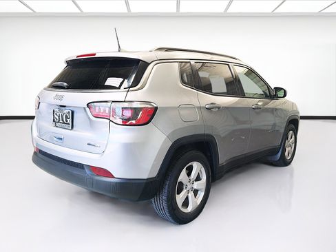 Used 2020 Jeep Compass Latitude FWD image 4