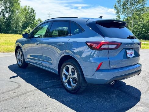 Certified 2023 Ford Escape ST-Line w/ Tech Pack #1 AWD/4WD image 9