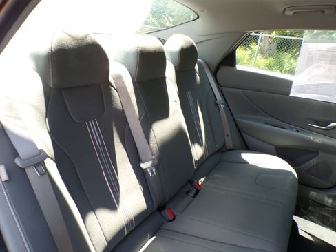 Used 2025 Hyundai Elantra Sport FWD image 17
