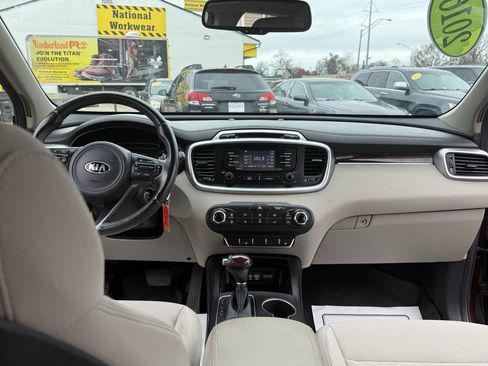 Used 2016 Kia Sorento LX w/ LX Convenience Package image 12
