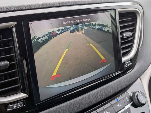 Used 2024 Chrysler Pacifica Touring-L FWD image 28