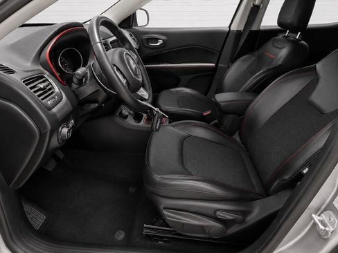 Used 2019 Jeep Compass Trailhawk AWD/4WD image 7