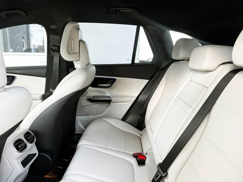 Used 2023 Mercedes-Benz GLC 300 4MATIC image 22