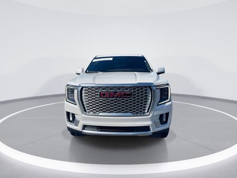 Used 2024 GMC Yukon Denali AWD/4WD image 3