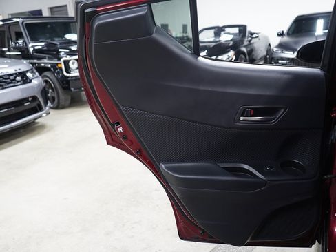 Used 2018 Toyota C-HR XLE FWD image 20
