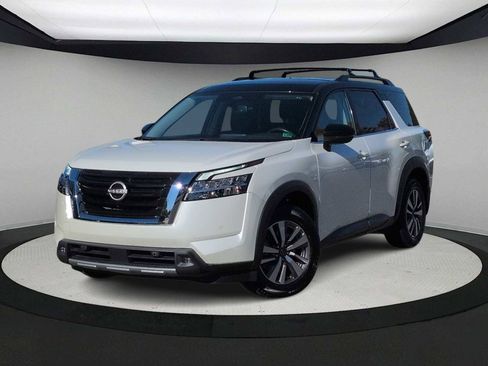 Used 2022 Nissan Pathfinder SL image 1