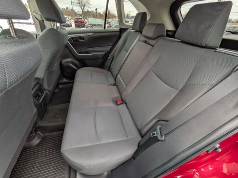 Used 2022 Toyota RAV4 LE image 15