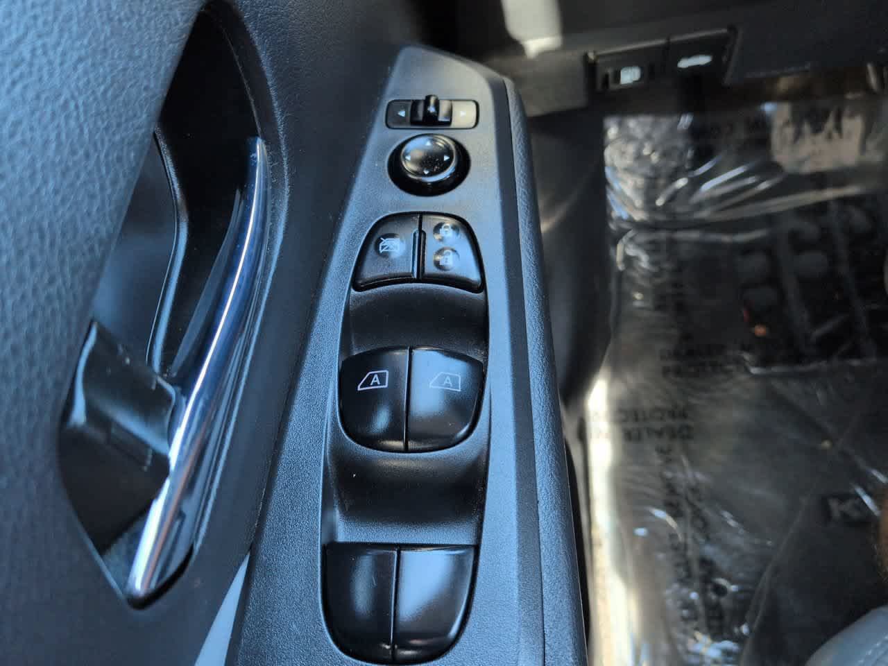Used 2021 Nissan Kicks SR w/ SR Premium Package FWD image 22