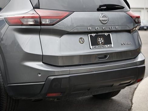 Used 2024 Nissan Rogue SV image 9