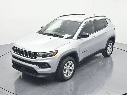 Used 2024 Jeep Compass Latitude AWD/4WD image 28