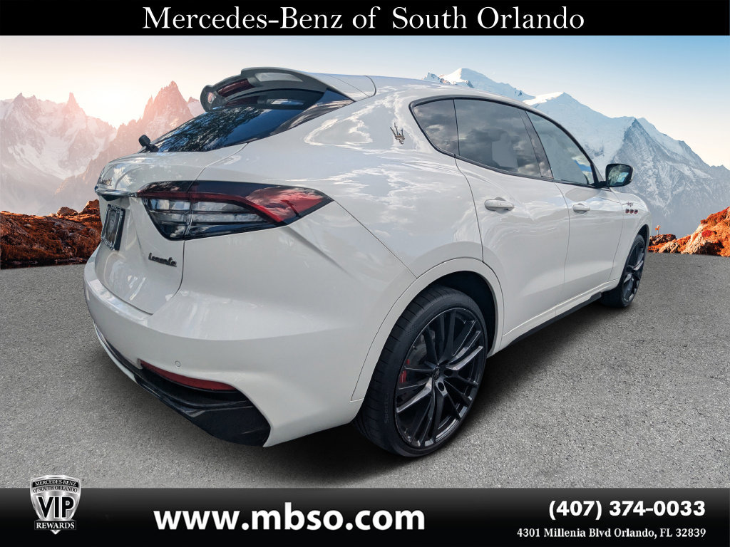 Used 2022 Maserati Levante Trofeo AWD/4WD image 17