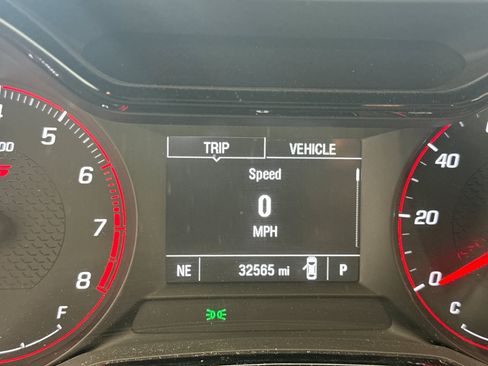 Used 2024 Chevrolet Trax RS FWD image 11