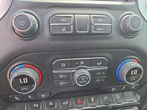 Used 2020 Chevrolet Silverado 1500 LTZ AWD/4WD image 17