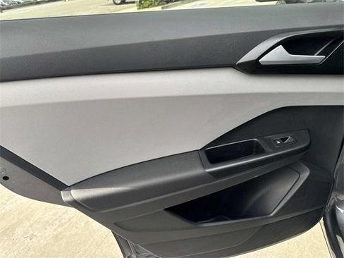 Certified 2023 Volkswagen Taos SE image 9