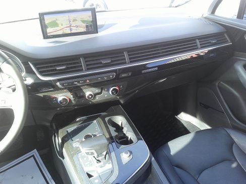 Used 2017 Audi Q7 3.0T Premium Plus w/ Premium Plus Package image 24