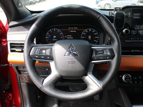 Used 2024 Mitsubishi Outlander SEL AWD/4WD image 12