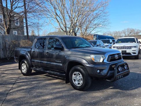 Used 2015 Toyota Tacoma 4x4 Double Cab w/ SR5 Package image 8