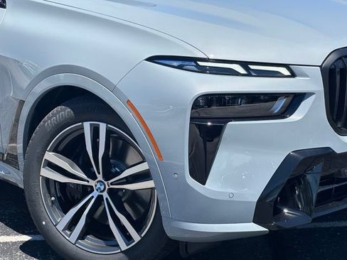 New 2026 BMW X7 xDrive40i w/ M Sport Package AWD/4WD image 2