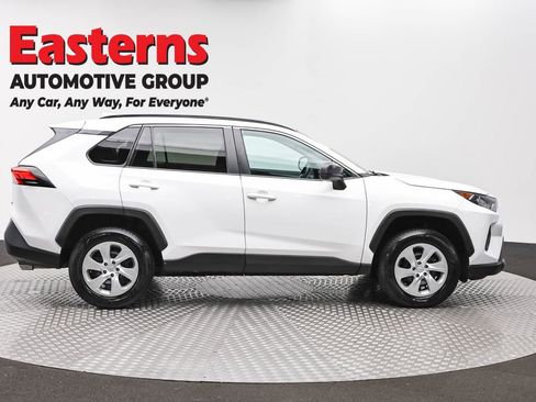 Used 2021 Toyota RAV4 LE FWD image 4