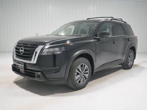 New 2025 Nissan Pathfinder SV image 1