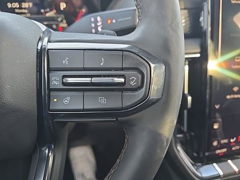 Used 2025 GMC Yukon XL AT4 w/ AT4 Premium Package image 20