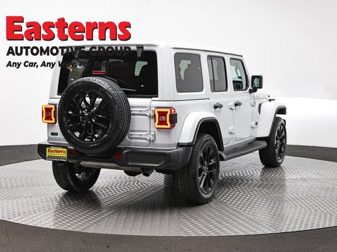Used 2025 Jeep Wrangler Unlimited Sahara AWD/4WD image 5