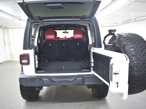 Used 2018 Jeep Wrangler Unlimited Sport S image 31