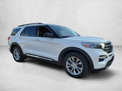 Used 2021 Ford Explorer XLT w/ Equipment Group 202A RWD image 3