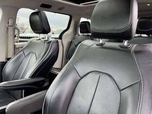 Used 2023 Chrysler Pacifica Limited image 26