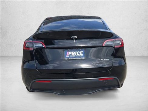 Used 2022 Tesla Model Y Long Range image 7