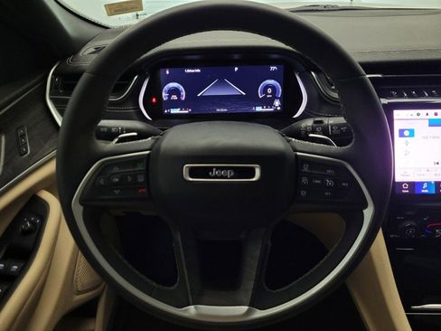 Used 2023 Jeep Grand Cherokee Limited image 22