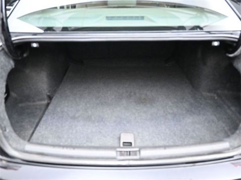 Used 2018 Volkswagen Passat 2.0T image 2