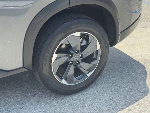 Used 2025 Nissan Rogue SV FWD image 32