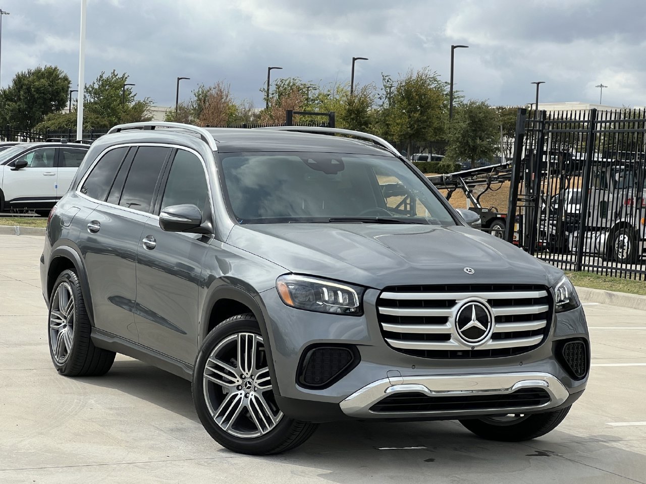 Used 2024 Mercedes-Benz GLS 450 4MATIC image 1