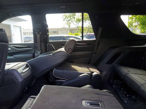 Used 2023 Cadillac Escalade Sport w/ LPO, Floor Liner Package AWD/4WD image 16