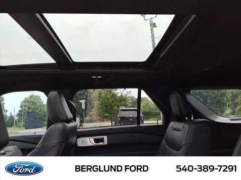 Used 2021 Ford Explorer ST w/ Equipment Group 401A AWD/4WD image 16