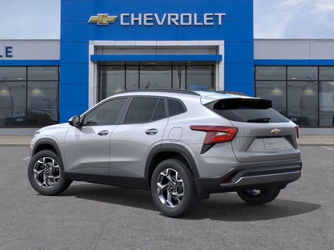 New 2026 Chevrolet Trax LT w/ Driver Confidence Package FWD image 3
