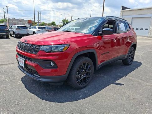Used 2023 Jeep Compass Latitude w/ Sun and Sound Group AWD/4WD image 5
