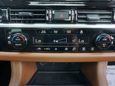 Used 2025 Nissan Pathfinder Platinum FWD image 13