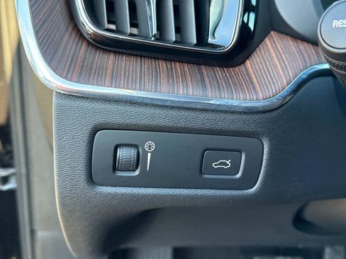 Used 2019 Volvo XC60 T6 Inscription image 32